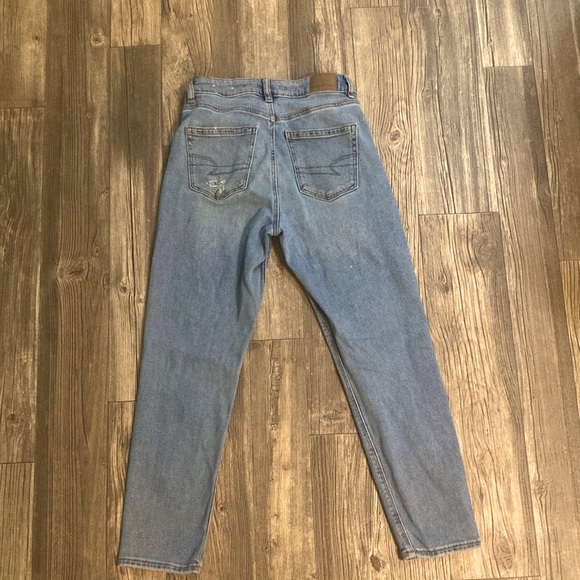 Super Cute and Comfy American Eagle Blue Jeans (Size 4)! - Picture 2 of 5